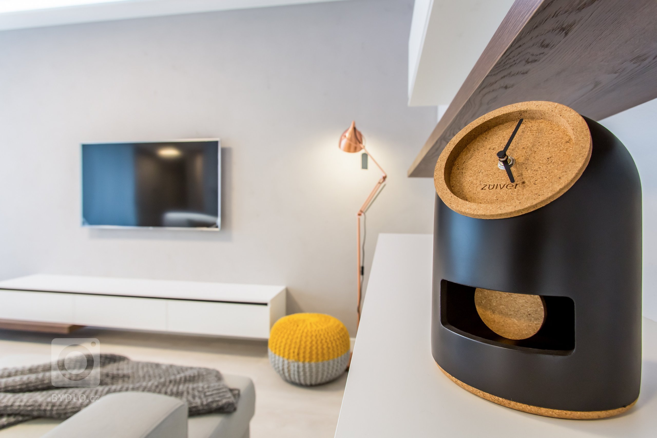 Nahliadnite do nášho najnovšieho zrealizovaného interiéru dvojizbového bytu v centre mesta.&nbsp;
Koncept návrhu je špecifický výrazným kontrastom tmavého…