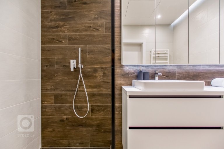 add picture to album