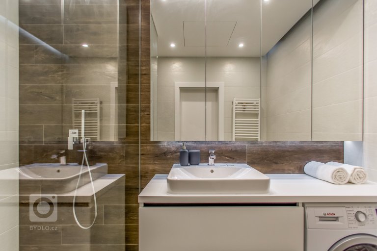 add picture to album