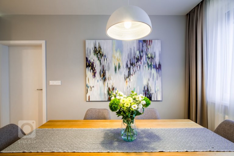 add picture to album