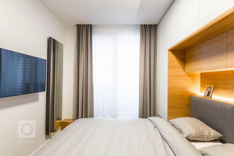 add picture to album