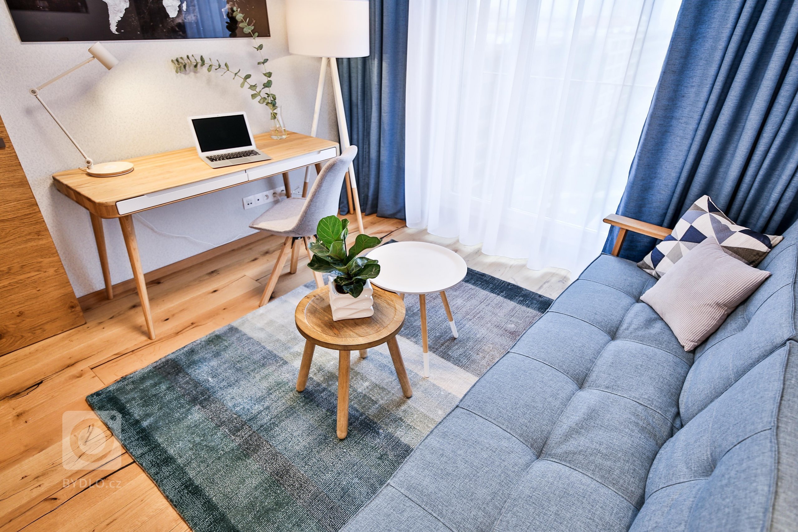 Realizácia 3-izbového bytu v Rezidencie Pri mýte - v&nbsp;tomto útulnom interiéri prevláda zeleň a moderný koncept dopĺňajú prírodné materiály, masívne drevo a…