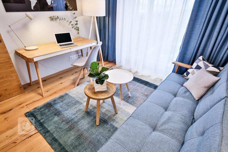 add picture to album