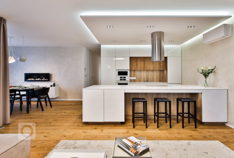 add picture to album