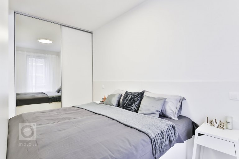 add picture to album