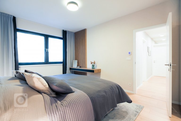 add picture to album