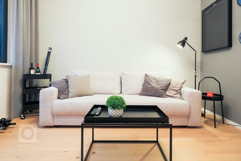 add picture to album