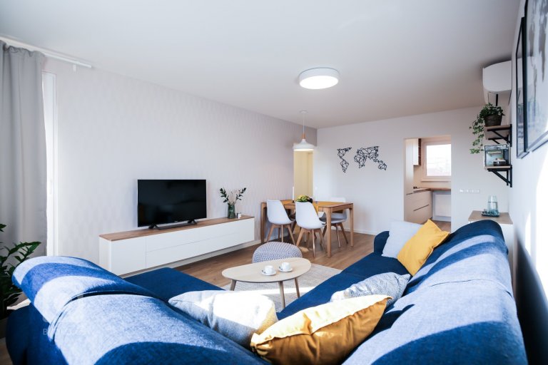 add picture to album