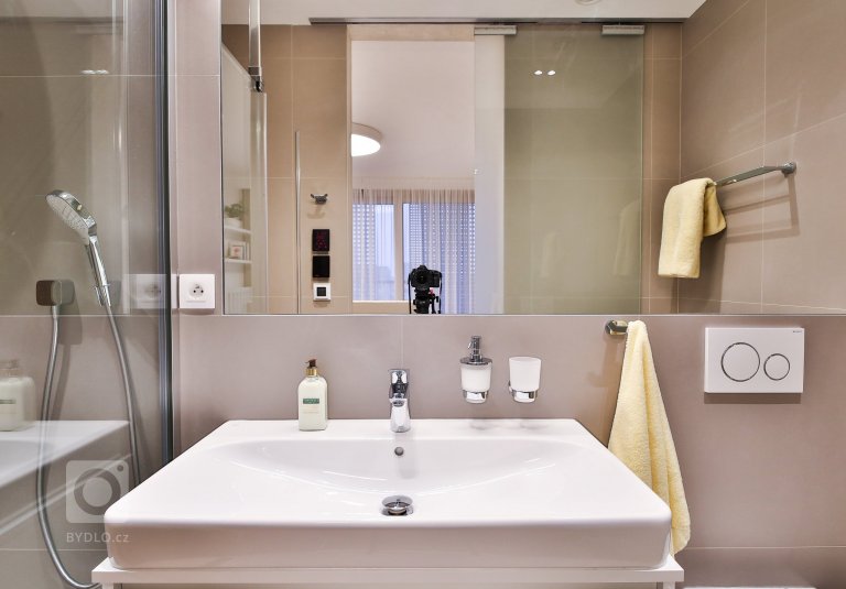 add picture to album