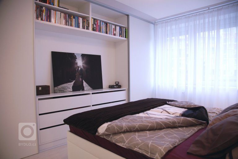 Interiér tohoto prostorného bytu v Bratislavě dýchá elegancí. Při tvorbě konceptu jsme velmi citlivě volili tonalitu barev a dbali na tvarovou a hmotovou…