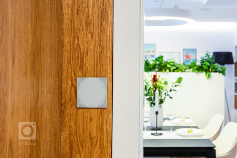 add picture to album