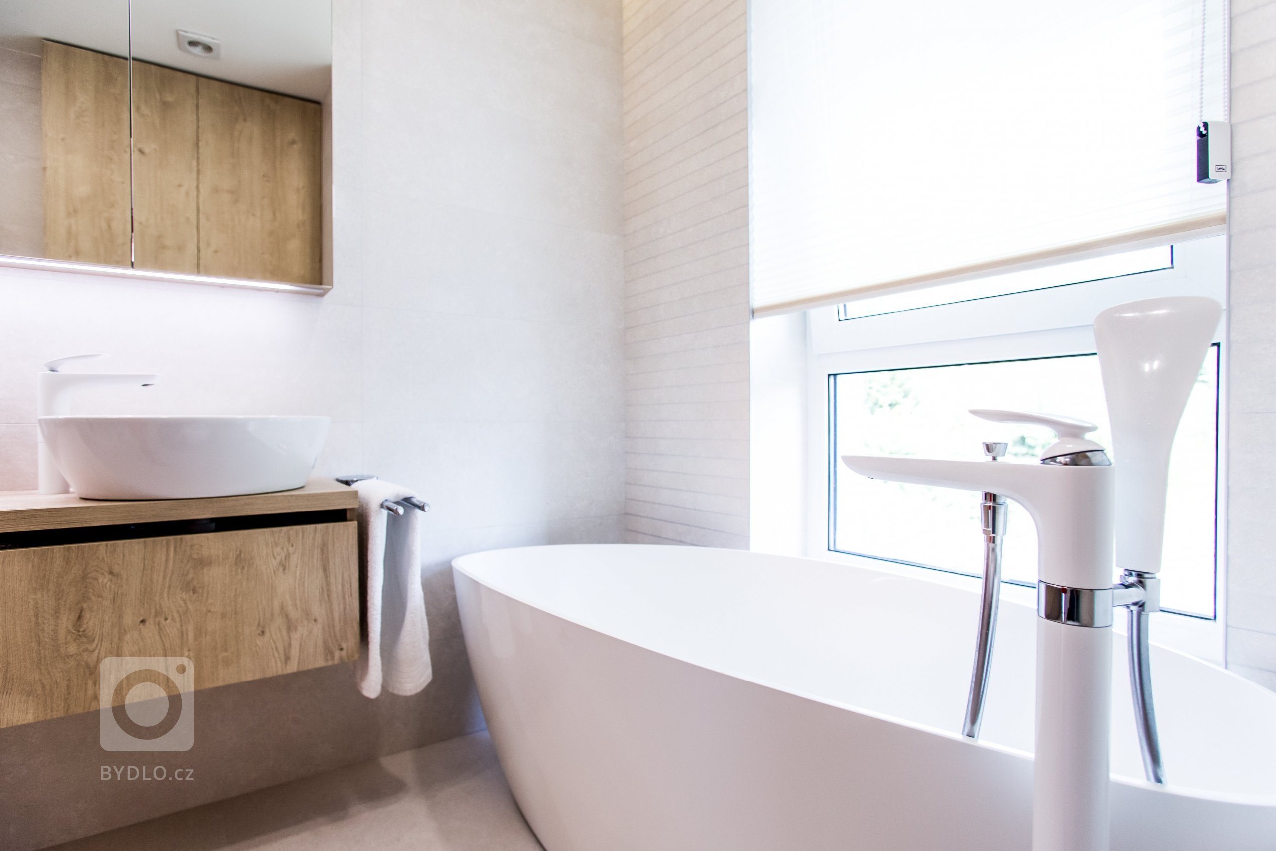 Moderní minimalistický interiér, pozrite si fotografie 4-izbového bytu v Banskej Bystrici, ktorý vznikol výnimočnou spoluprácou klienta s citom pre detail a…