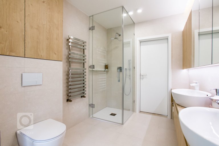 add picture to album