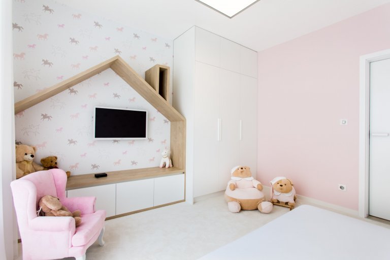 Moderní minimalistický interiér, pozrite si fotografie 4-izbového bytu v Banskej Bystrici, ktorý vznikol výnimočnou spoluprácou klienta s citom pre detail a…