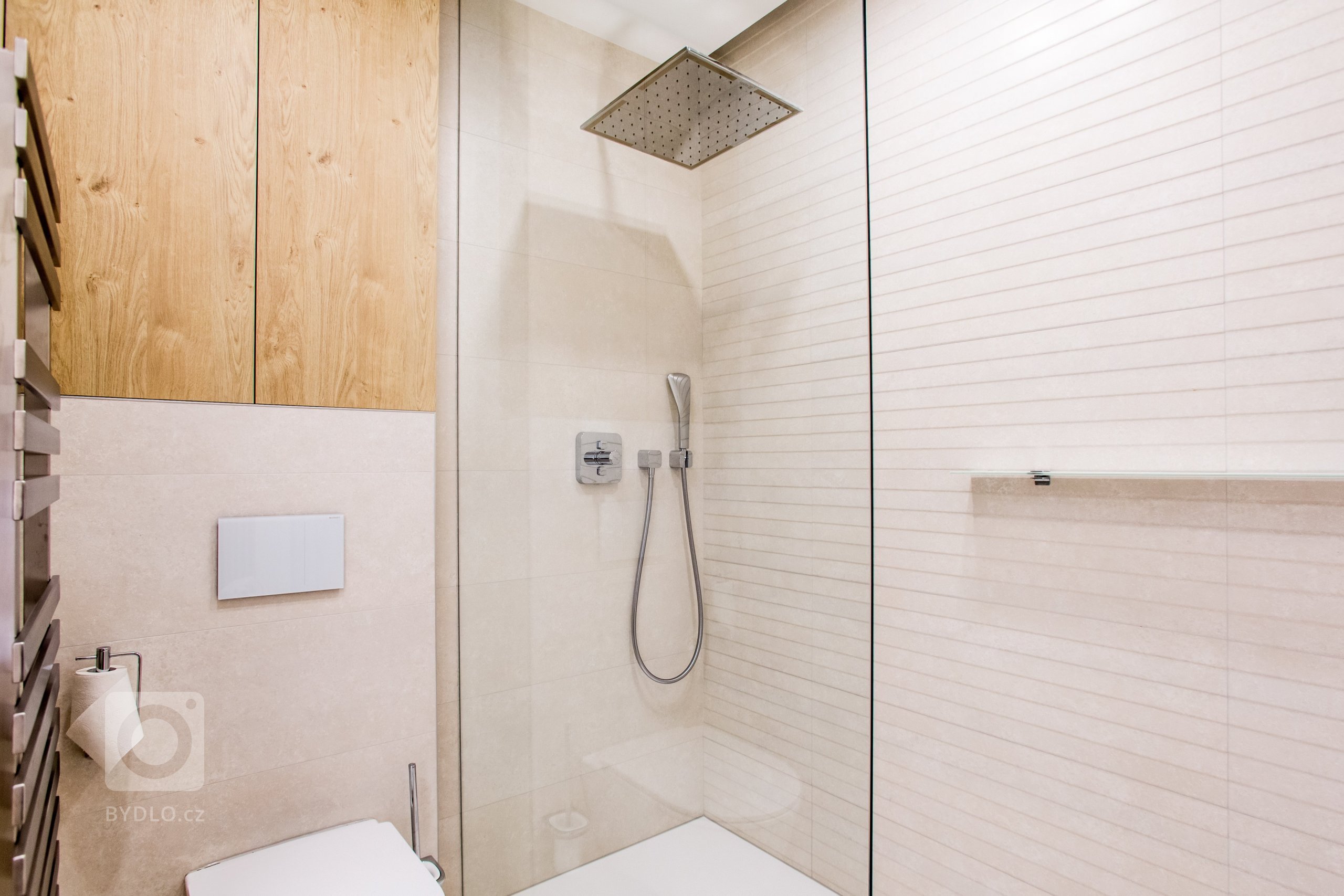 Moderní minimalistický interiér, pozrite si fotografie 4-izbového bytu v Banskej Bystrici, ktorý vznikol výnimočnou spoluprácou klienta s citom pre detail a…