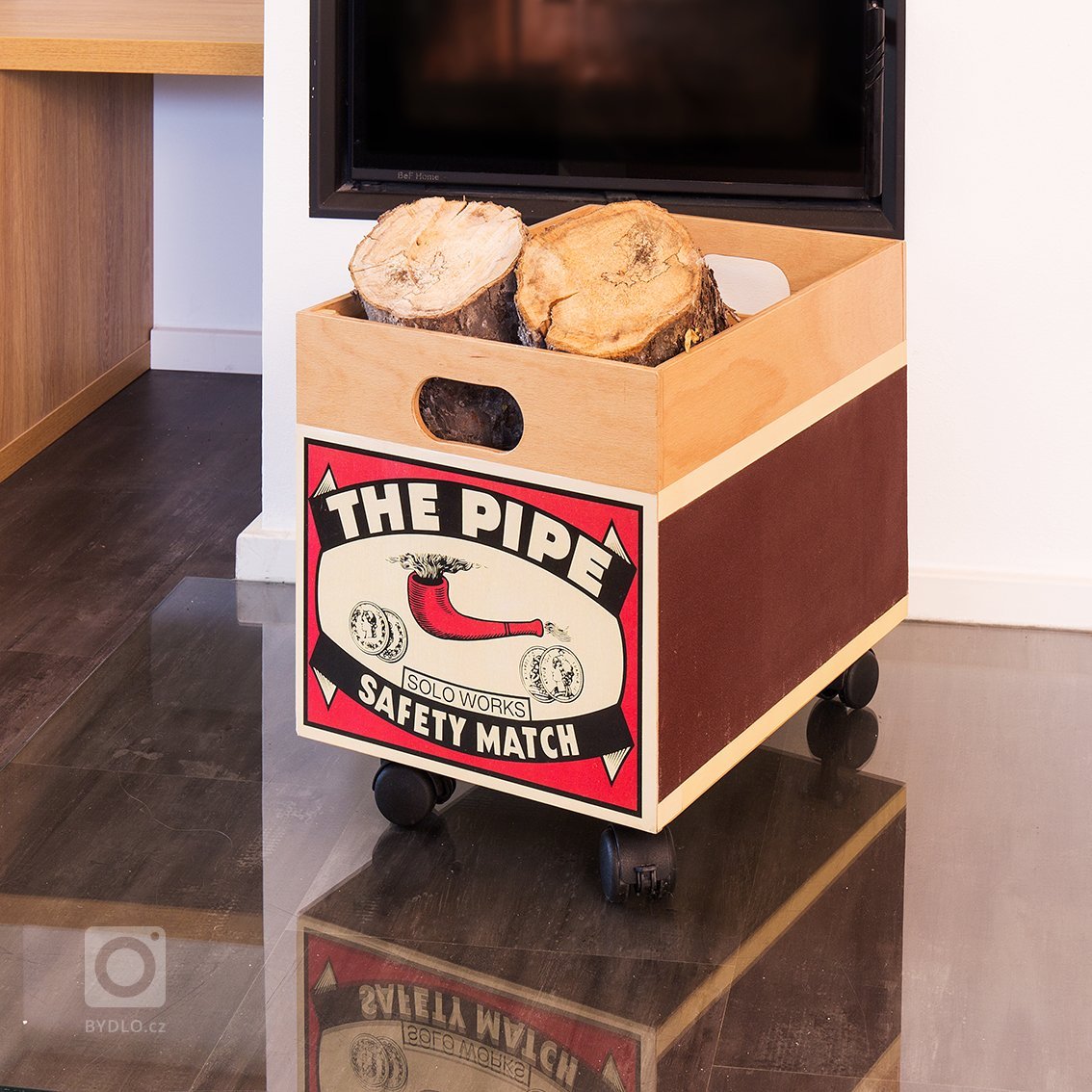 OBÝVACÍ POKOJ A OCELOVÁ LANKA

Zadáním klientů bylo vytvořit lavici pod oknem, která by splňovala funkci sezení při větším počtu návštěvníků a zároveň využít…