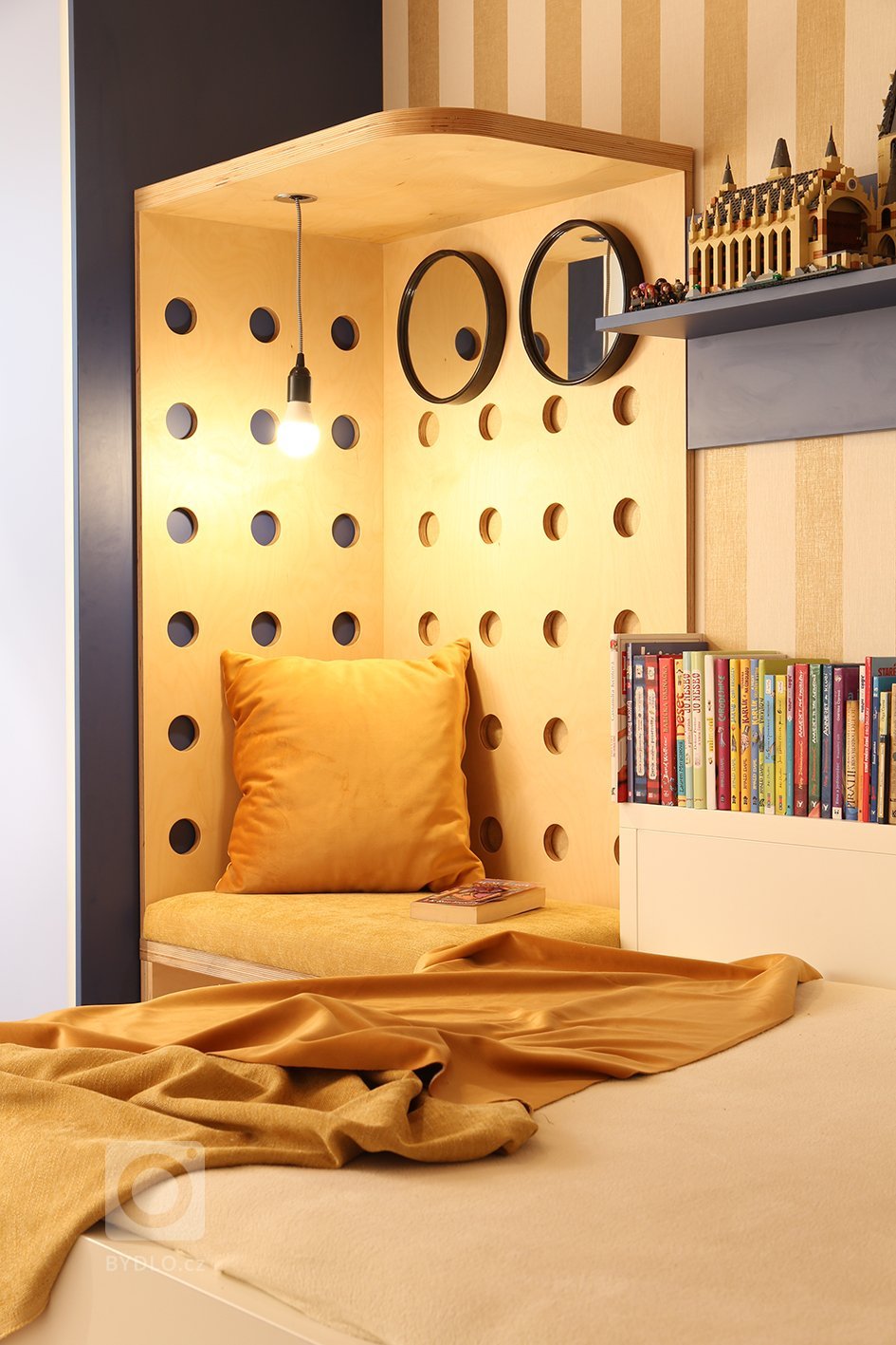 FILM A HARRY POTTER

Renovace pokoje pro 11 letou začínající herečku, milovnici Harryho Pottera.

Požadavkem bylo vyřešit dostatek úložných prostor, větší…