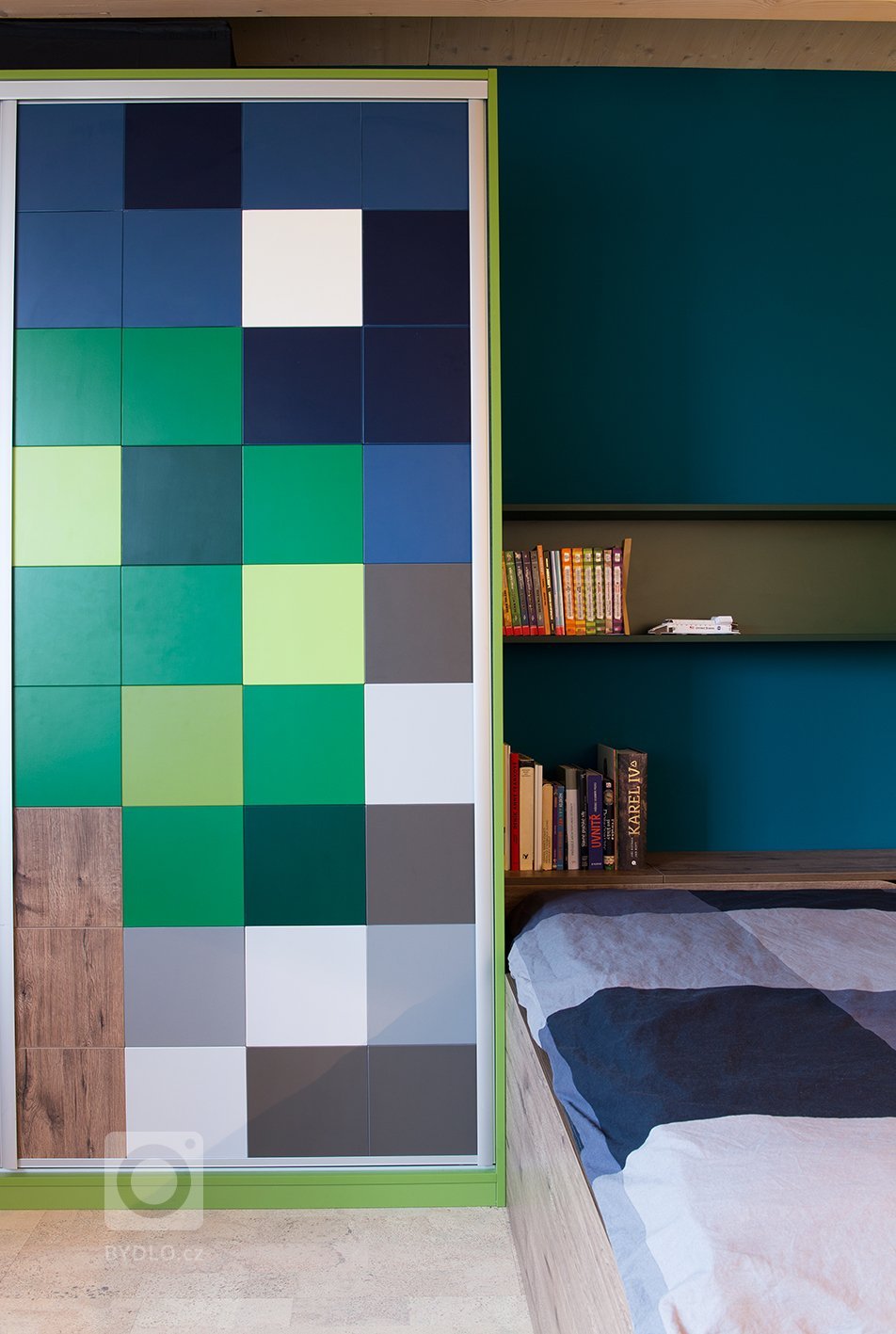 DĚTSKÝ POKOJ &bdquo;MINECRAFT&ldquo;

Pokoj pro 12-letého kluka, který rád staví z lega a hraje Minecraft.

Vojtova oblíbená barva je zelená a chtěl by být…