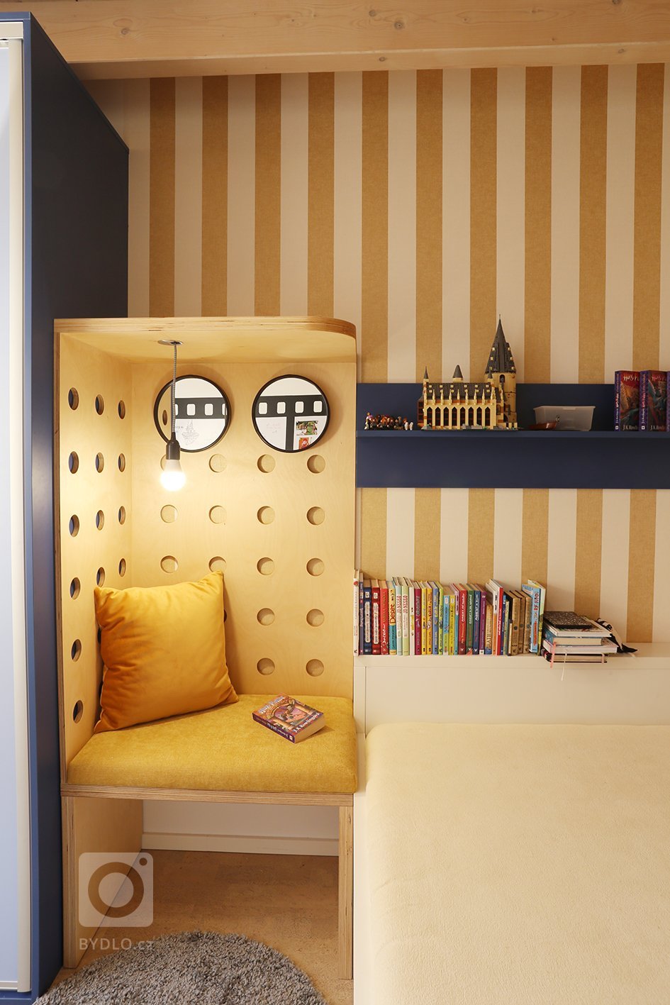 FILM A HARRY POTTER

Renovace pokoje pro 11 letou začínající herečku, milovnici Harryho Pottera.

Požadavkem bylo vyřešit dostatek úložných prostor, větší…