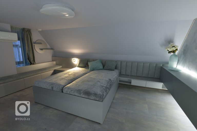 add picture to album