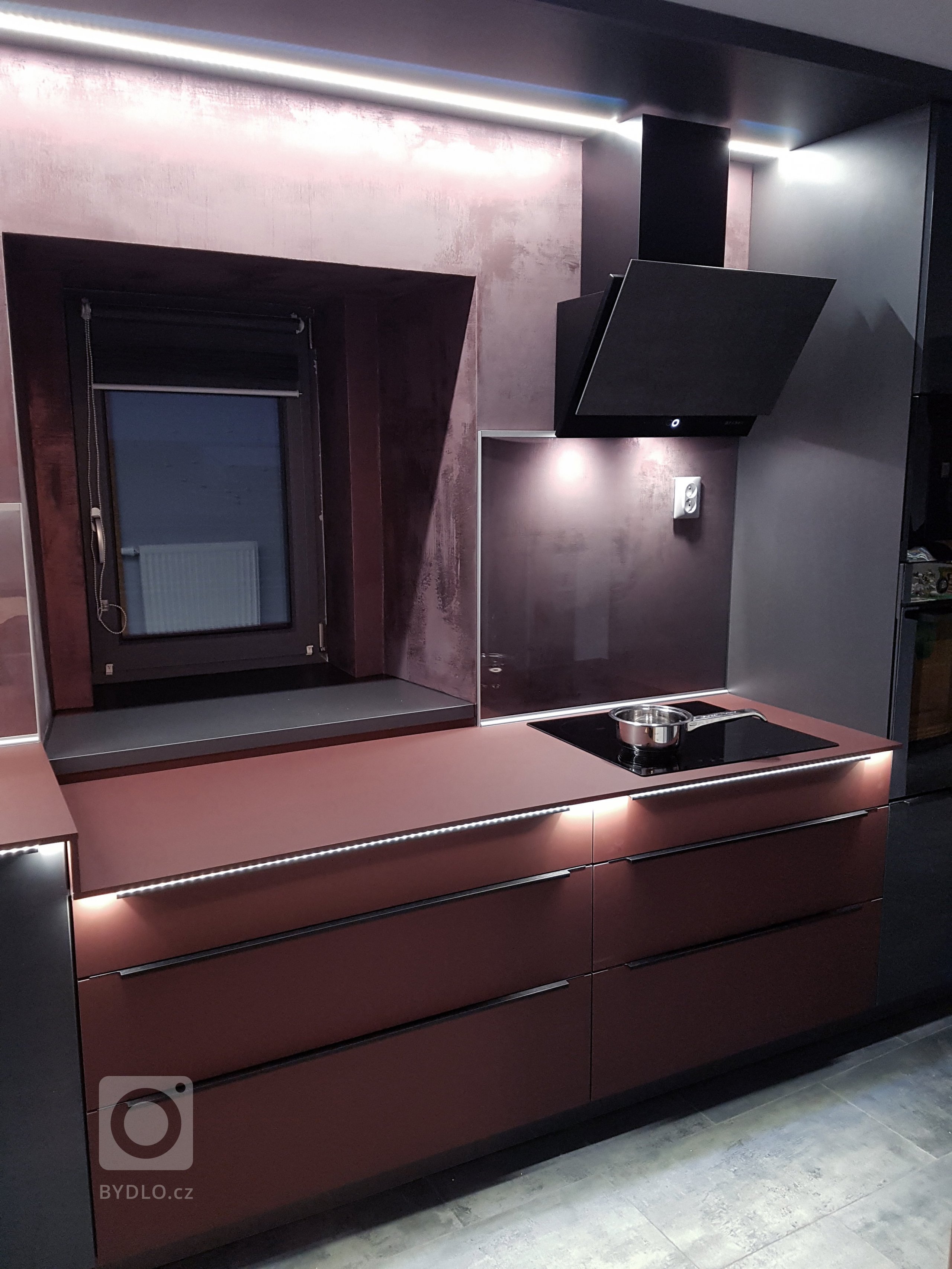 Varná zóna, snížením umožníte vidět do hnců při vaření.