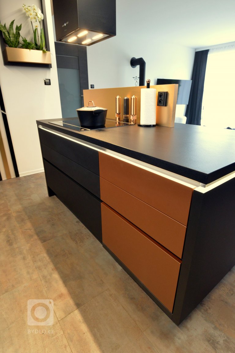 add picture to album