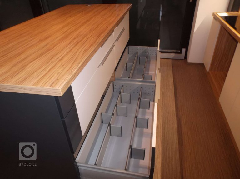 add picture to album