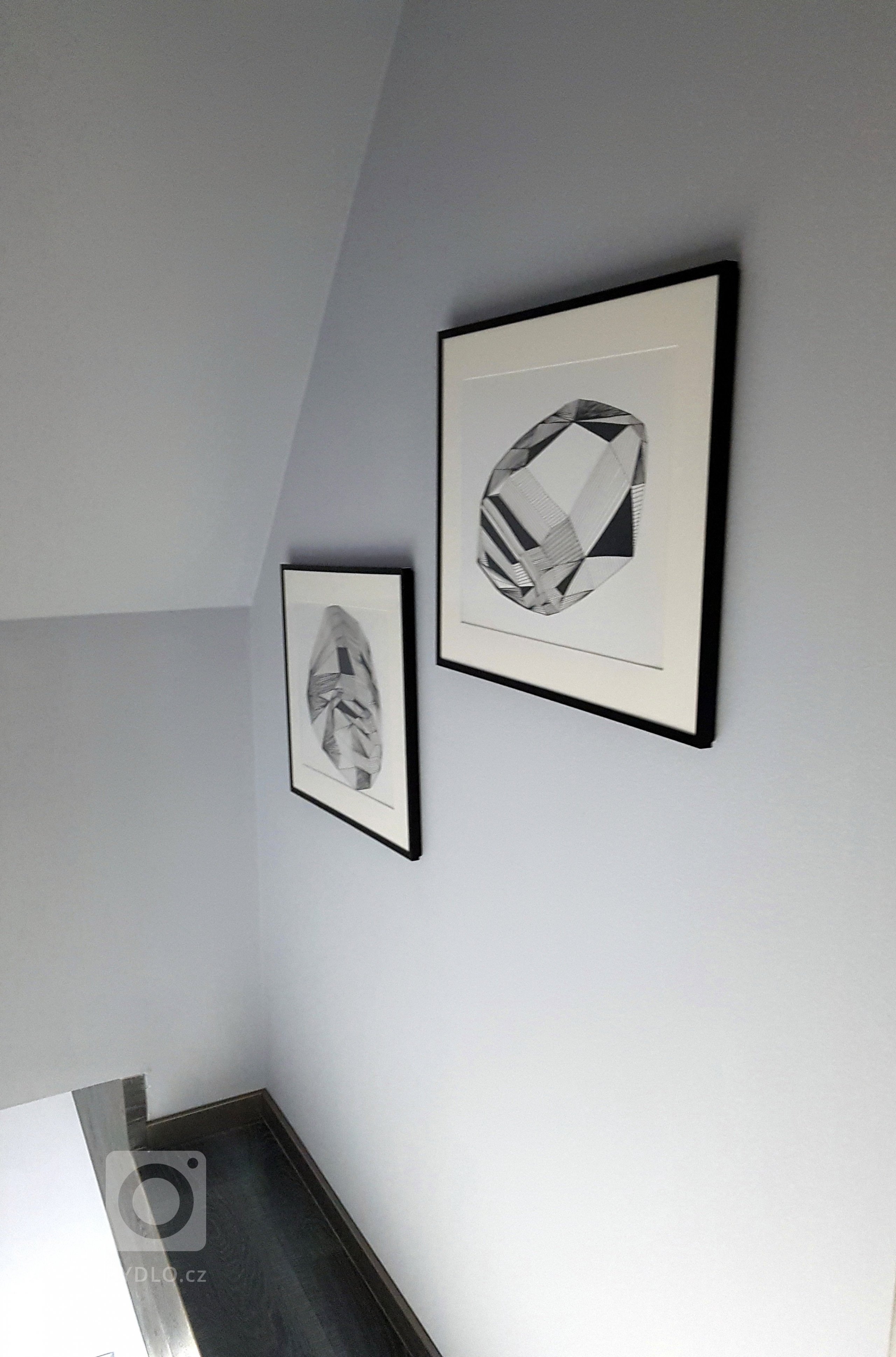 Výzdoba grafickými listy, aby zůstala zachovaná jednoduchost. 