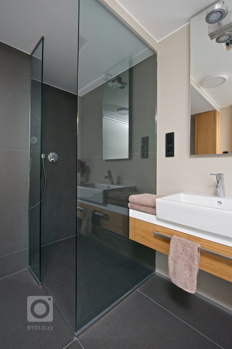 add picture to album