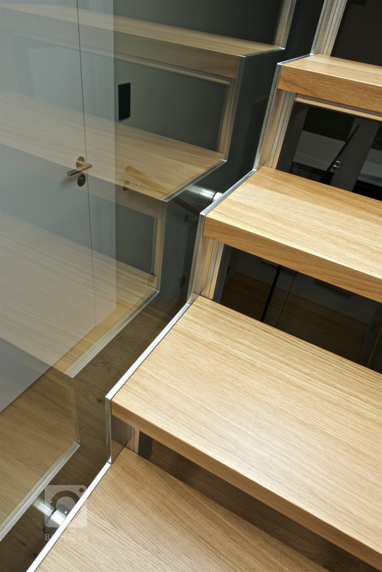 add picture to album