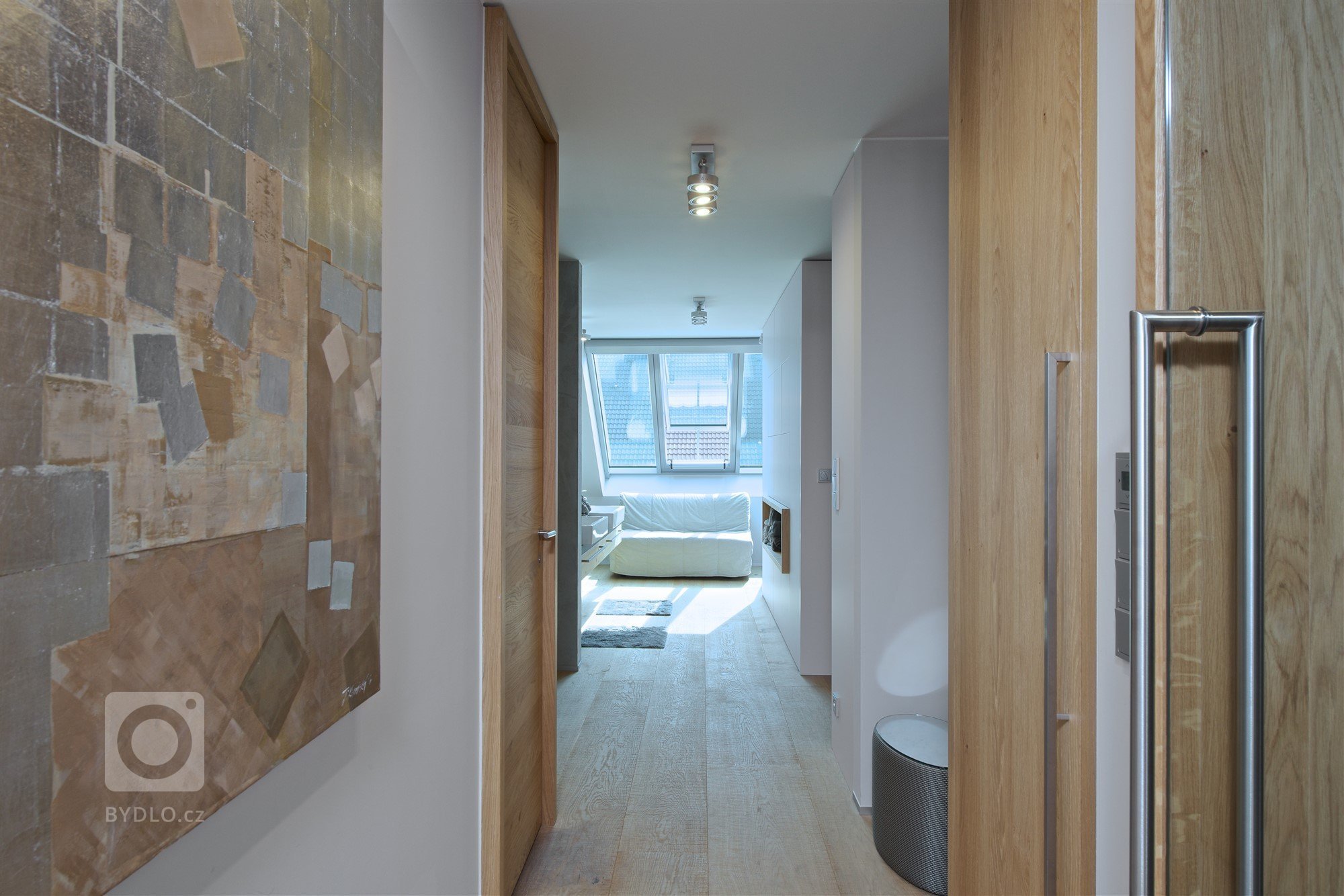 Náš dlouholetý kamarád a klient k nám přivedl své přátele, kteří právě rekonstruovali dvoupodlažní půdní prostor. O studii a projektu, dle kterého rekonstrukce…