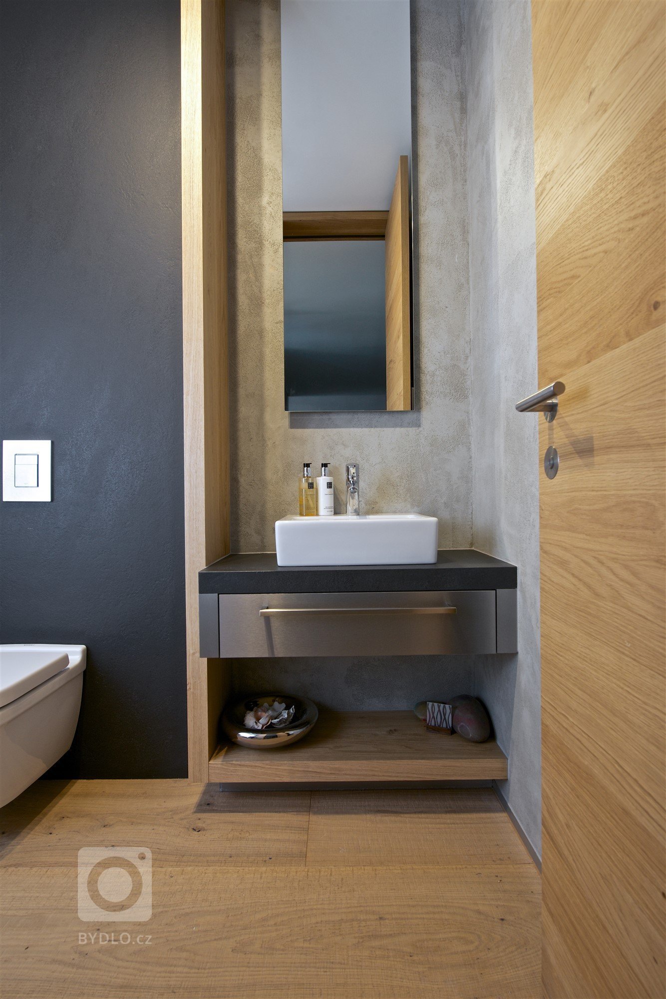 Náš dlouholetý kamarád a klient k nám přivedl své přátele, kteří právě rekonstruovali dvoupodlažní půdní prostor. O studii a projektu, dle kterého rekonstrukce…