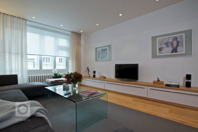 add picture to album