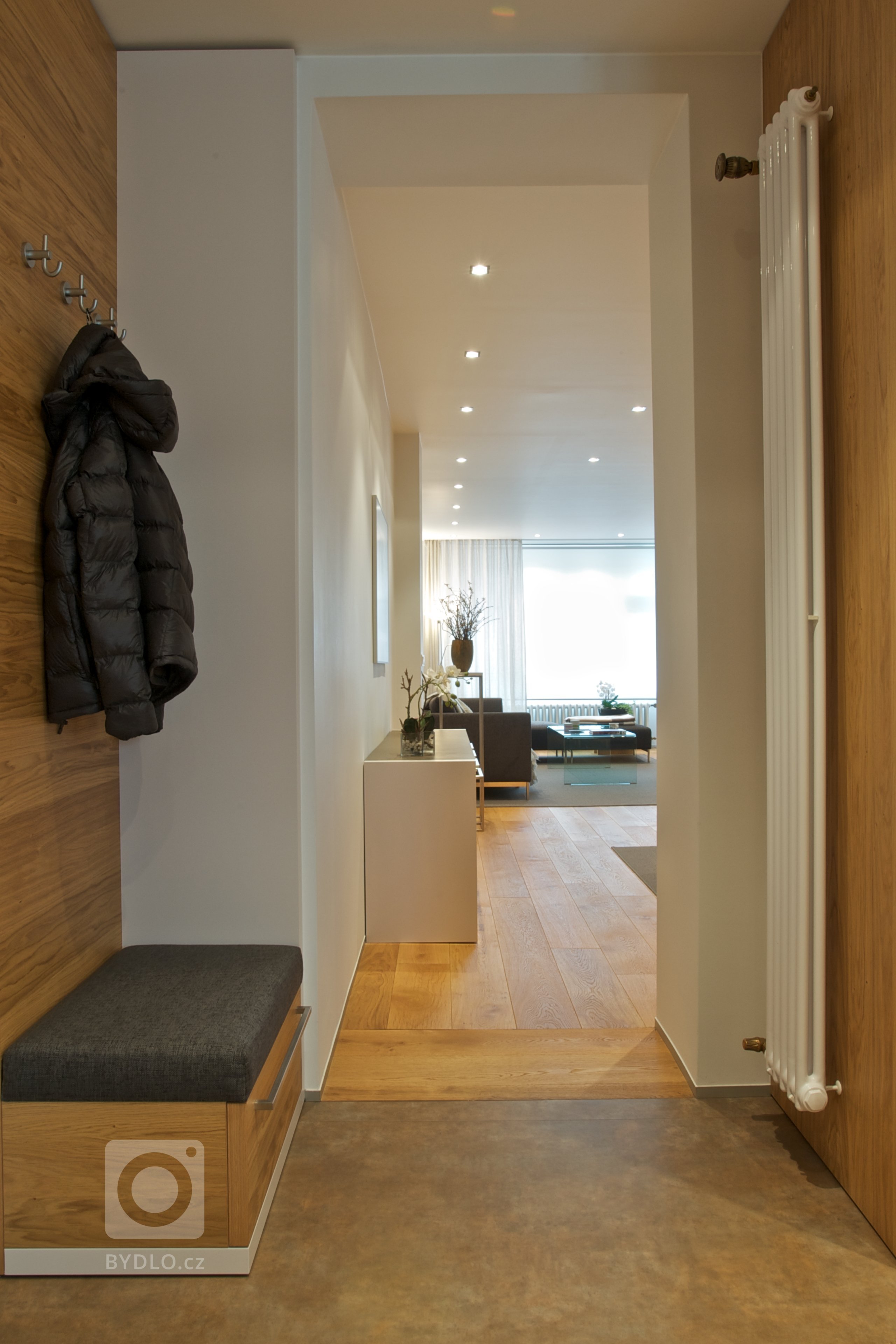 Slunný byt v poklidné atmosféře prvorepublikového domu. Rekonstrukce bytu byla provedena s důrazem na čistotu linií, promyšlenou dispozici, eleganci a…