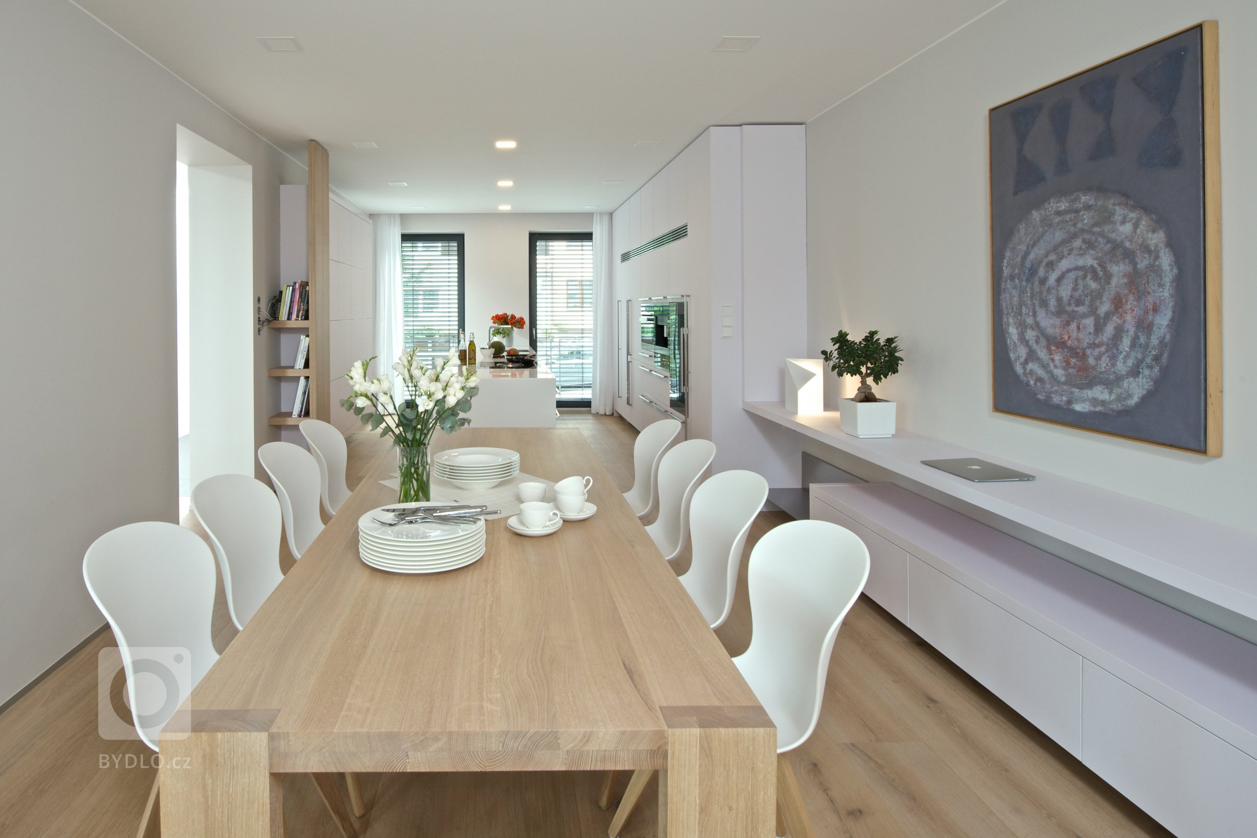 Mladí manželé koupili relativně úzký řadový dům se třemi nadzemními podlažími a sklepem, postavený na přelomu 70. a 80. let minulého století. Ačkoli dům dobře…