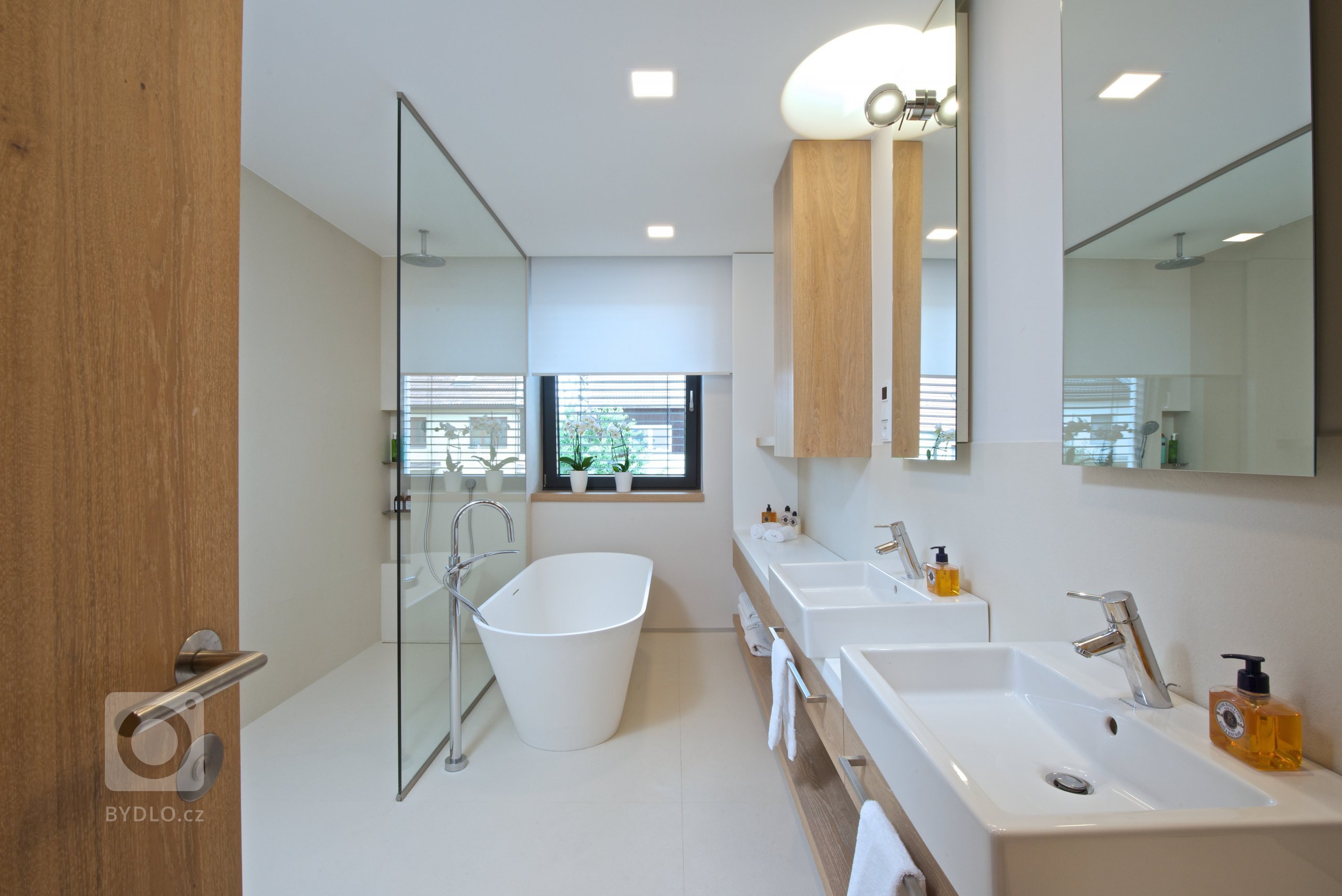 Mladí manželé koupili relativně úzký řadový dům se třemi nadzemními podlažími a sklepem, postavený na přelomu 70. a 80. let minulého století. Ačkoli dům dobře…