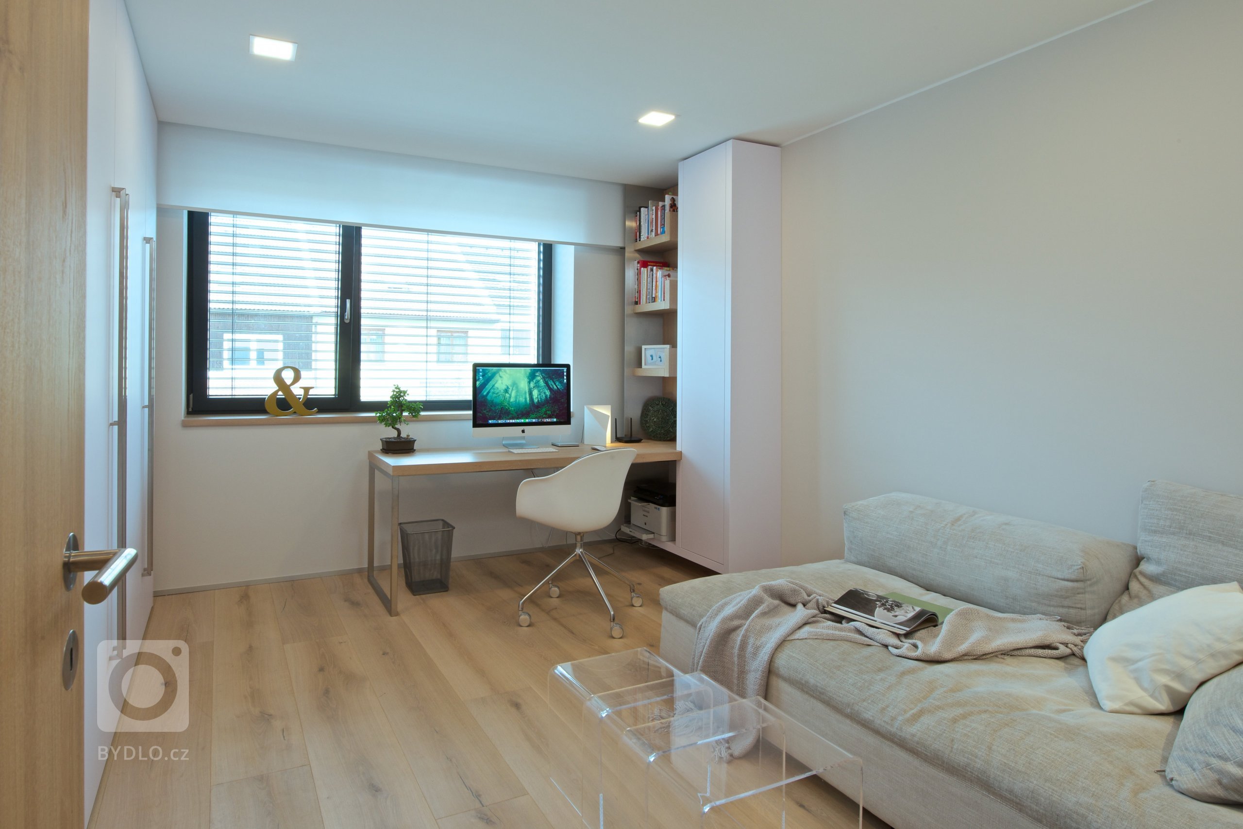 Mladí manželé koupili relativně úzký řadový dům se třemi nadzemními podlažími a sklepem, postavený na přelomu 70. a 80. let minulého století. Ačkoli dům dobře…