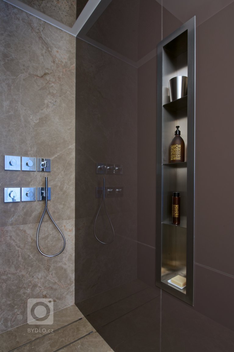 add picture to album