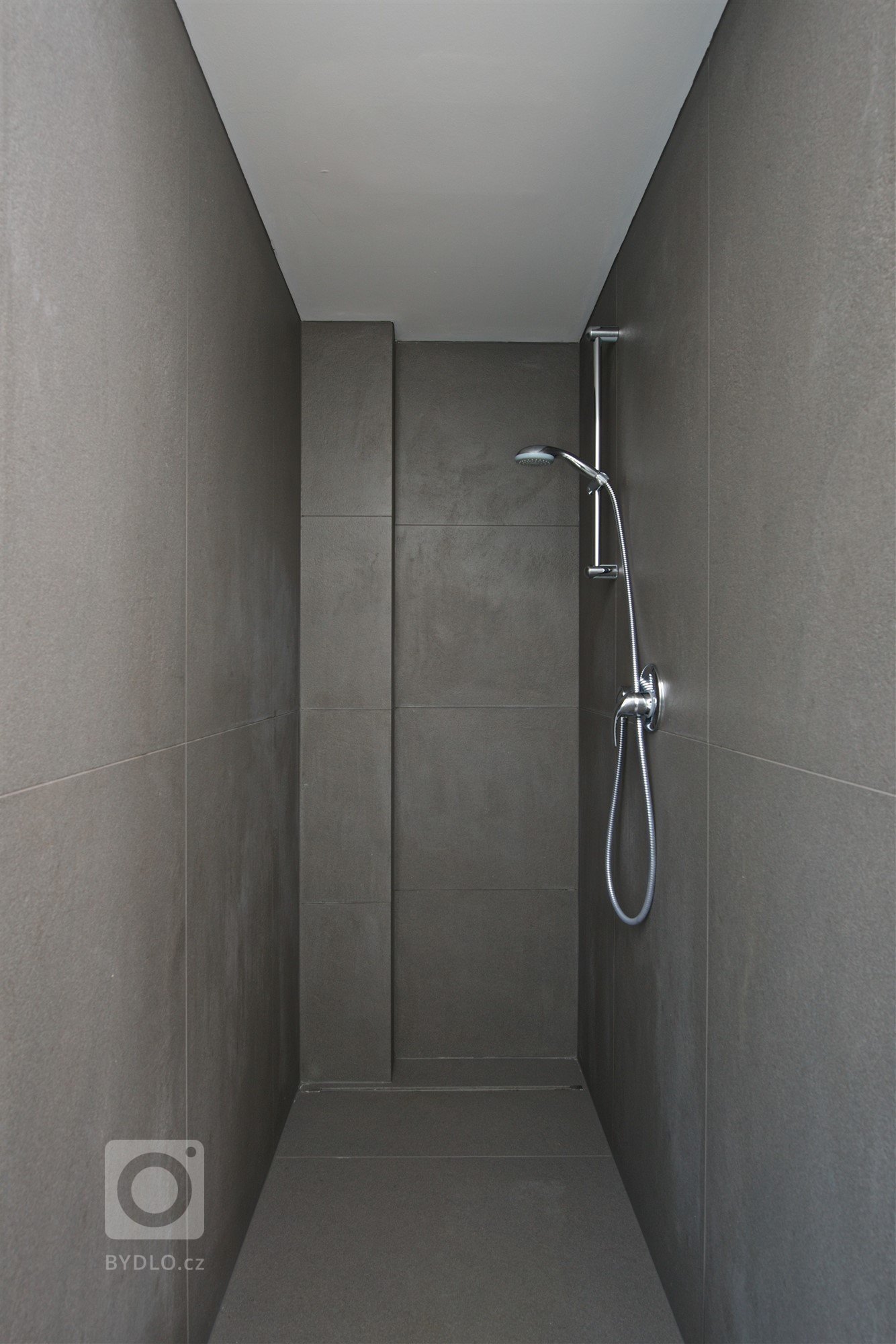 
Mladý pár si koupil svůj první byt, a to v&nbsp;pěkné rezidenční čtvrti v&nbsp;blízkosti centra Brna. Jednalo se o&nbsp;jednotku s&nbsp;dispozicí 2+kk v&nbsp…