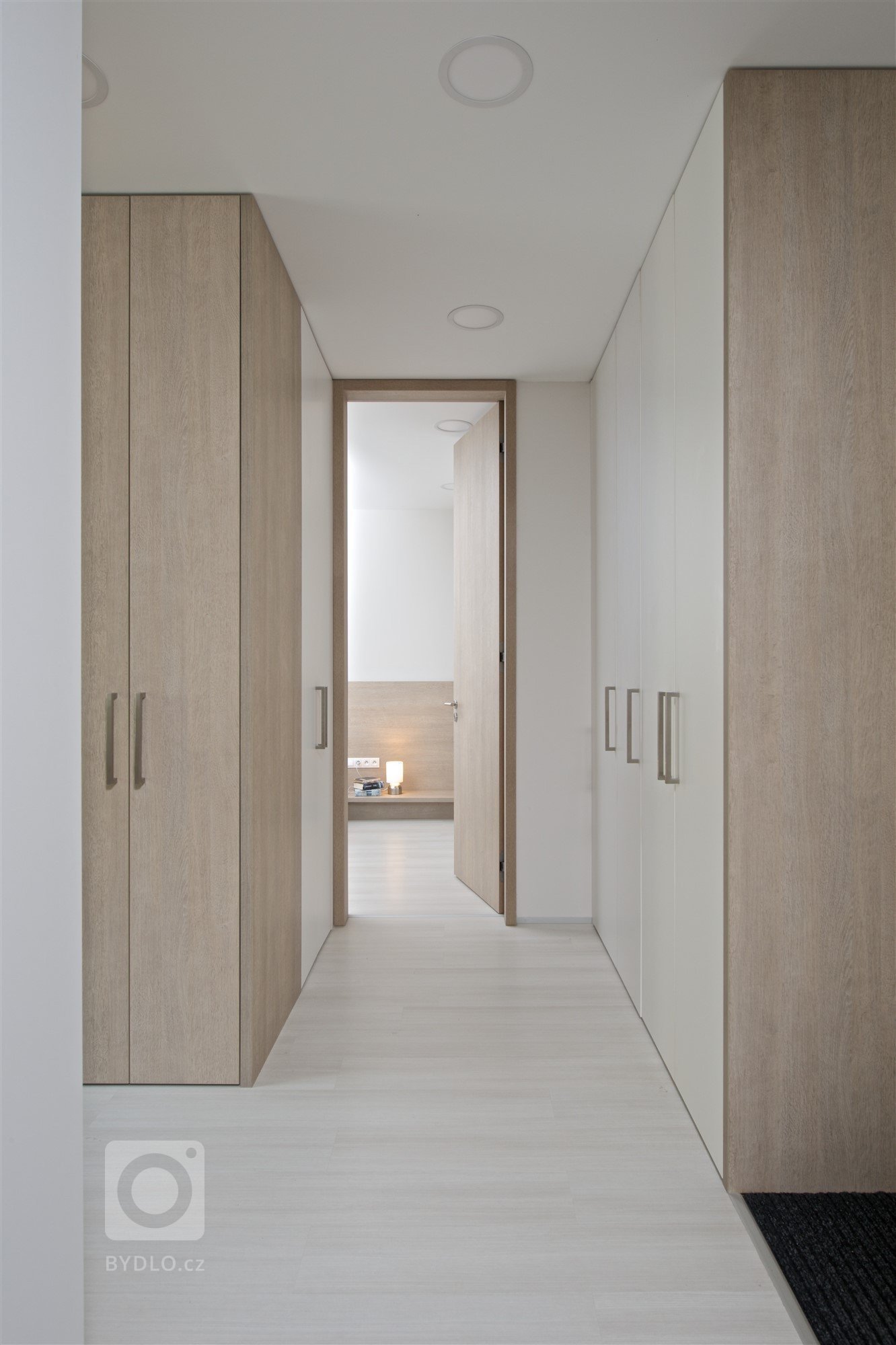 
Mladý pár si koupil svůj první byt, a to v&nbsp;pěkné rezidenční čtvrti v&nbsp;blízkosti centra Brna. Jednalo se o&nbsp;jednotku s&nbsp;dispozicí 2+kk v&nbsp…