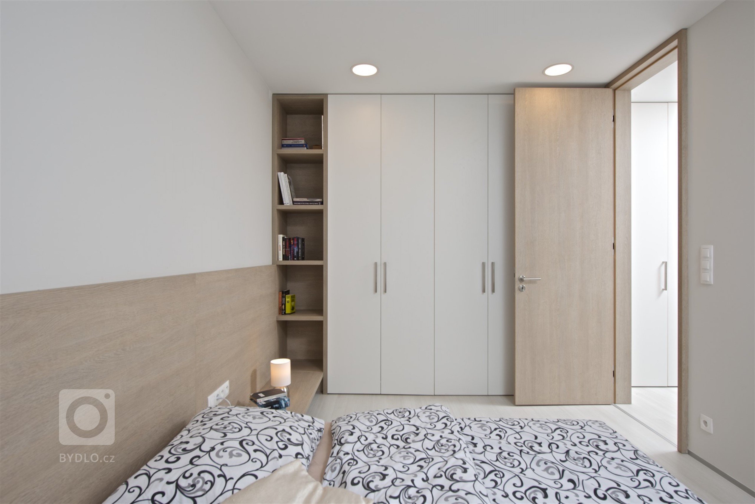 
Mladý pár si koupil svůj první byt, a to v&nbsp;pěkné rezidenční čtvrti v&nbsp;blízkosti centra Brna. Jednalo se o&nbsp;jednotku s&nbsp;dispozicí 2+kk v&nbsp…