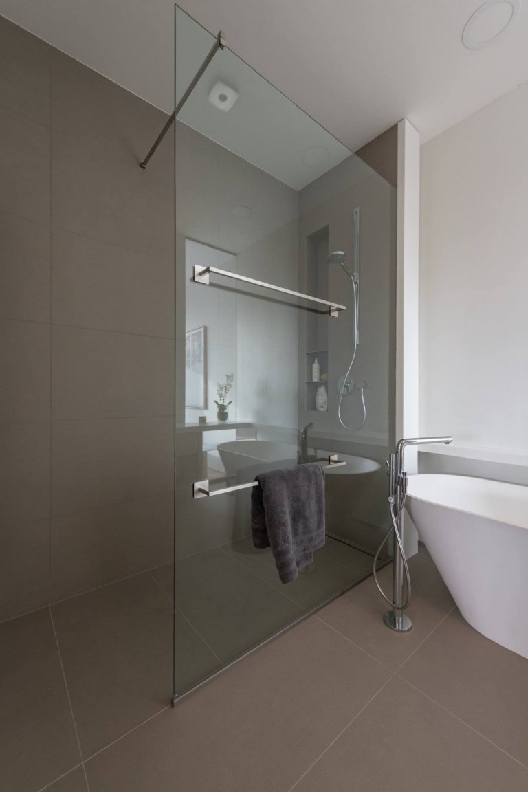 Funkcionalistické bydlení přímo pod&nbsp; střechou pro mladý pár.&nbsp;Majitelé si přáli celkové prosvětlení, provzdušnění, logické uspořádání, dostatek…