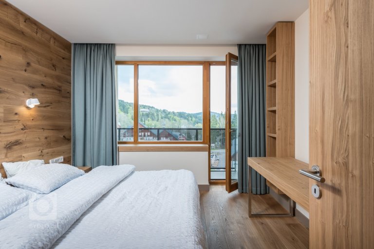 add picture to album