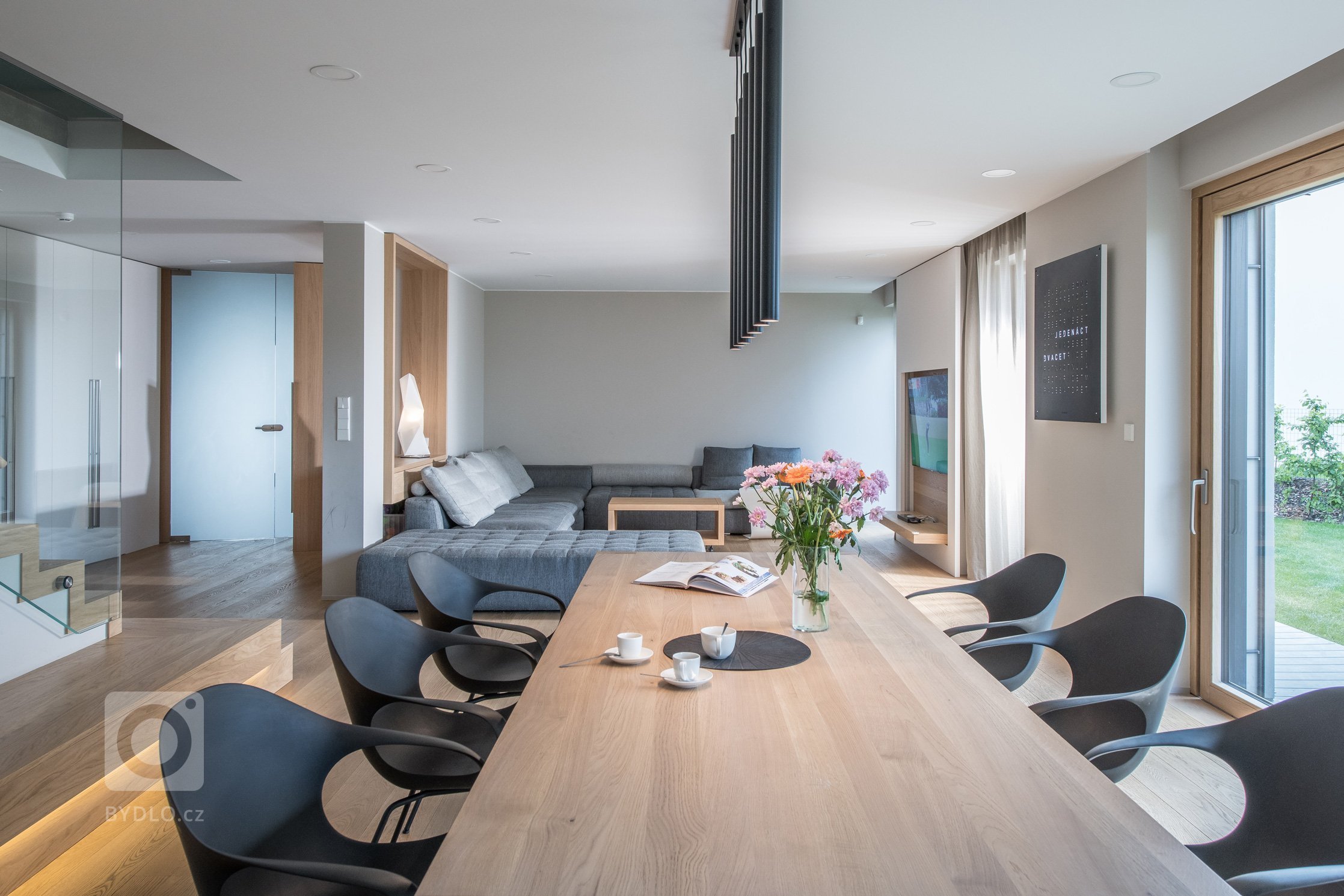 Dům zakoupený od developera nebyl &ndash; na rozdíl od sousedních &ndash; ještě postaven, mohlo se tedy zasáhnout do dispozice. Lichoběžníkový tvar a koncept…