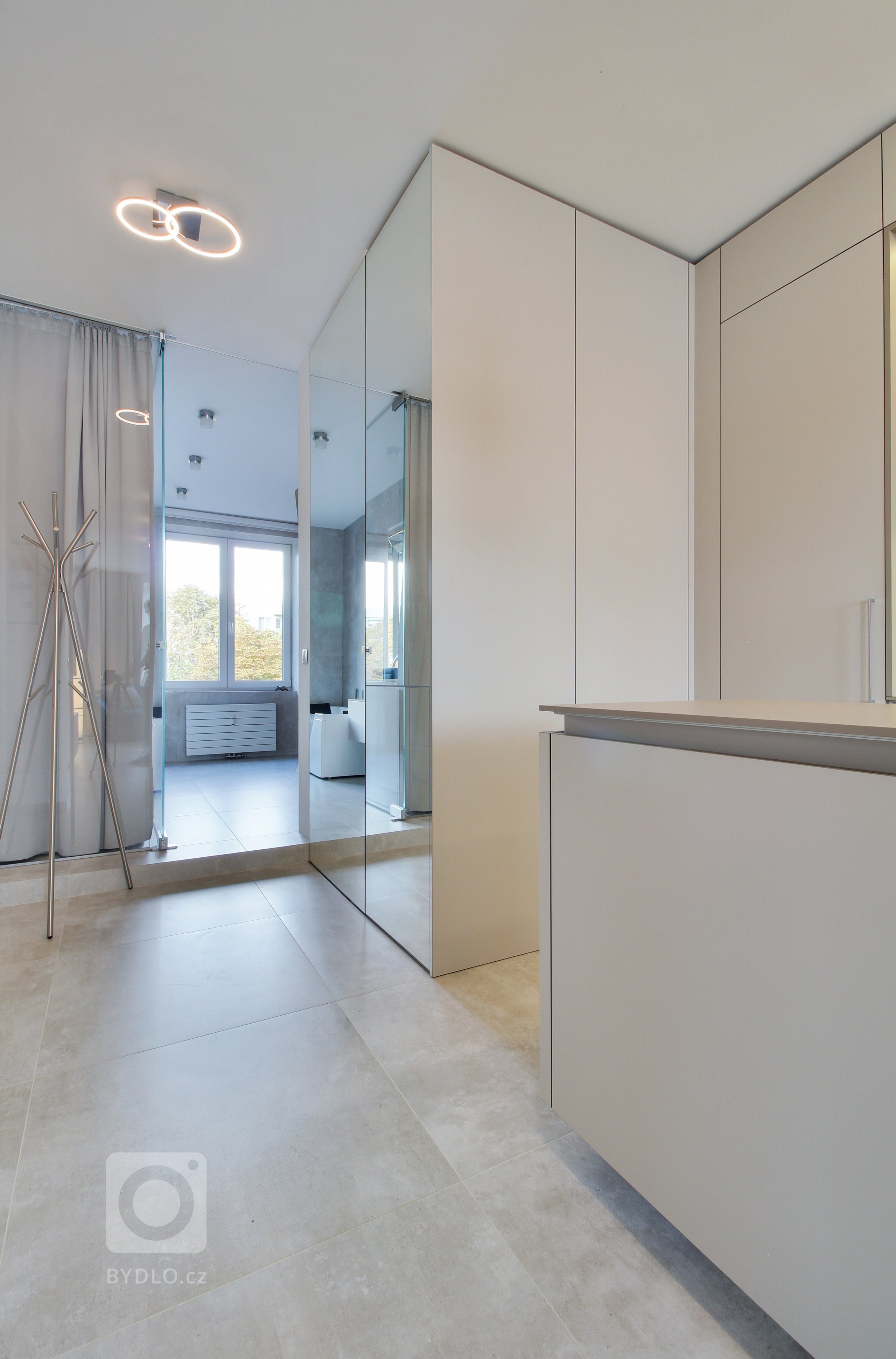 Rekonstrukce bytu v Praze se saunovým koutkem splnila očekávání nejen investora.
