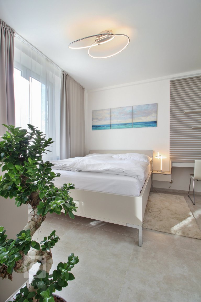 add picture to album