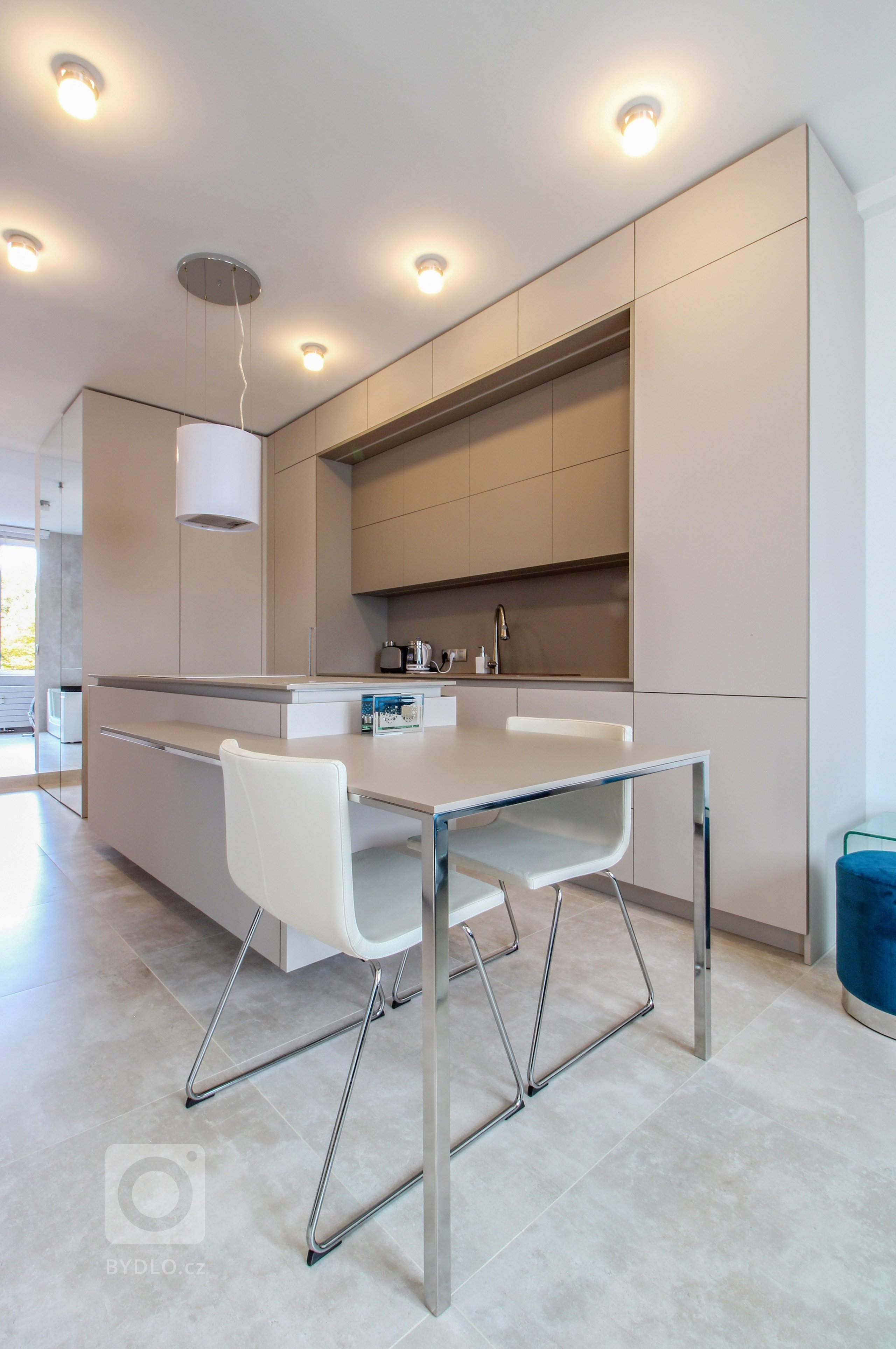 Rekonstrukce bytu v Praze se saunovým koutkem splnila očekávání nejen investora.
