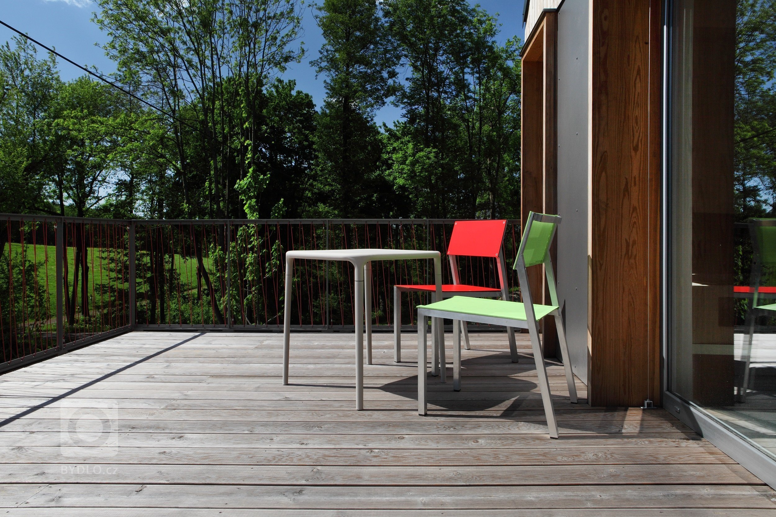 Pokud toužíte vyzkoušet svou &ldquo;testovací jízdu&rdquo; v moderní dřevostavbě, pak je Domesi Concept House určen právě vám! Víkendový dům - s veškerým…