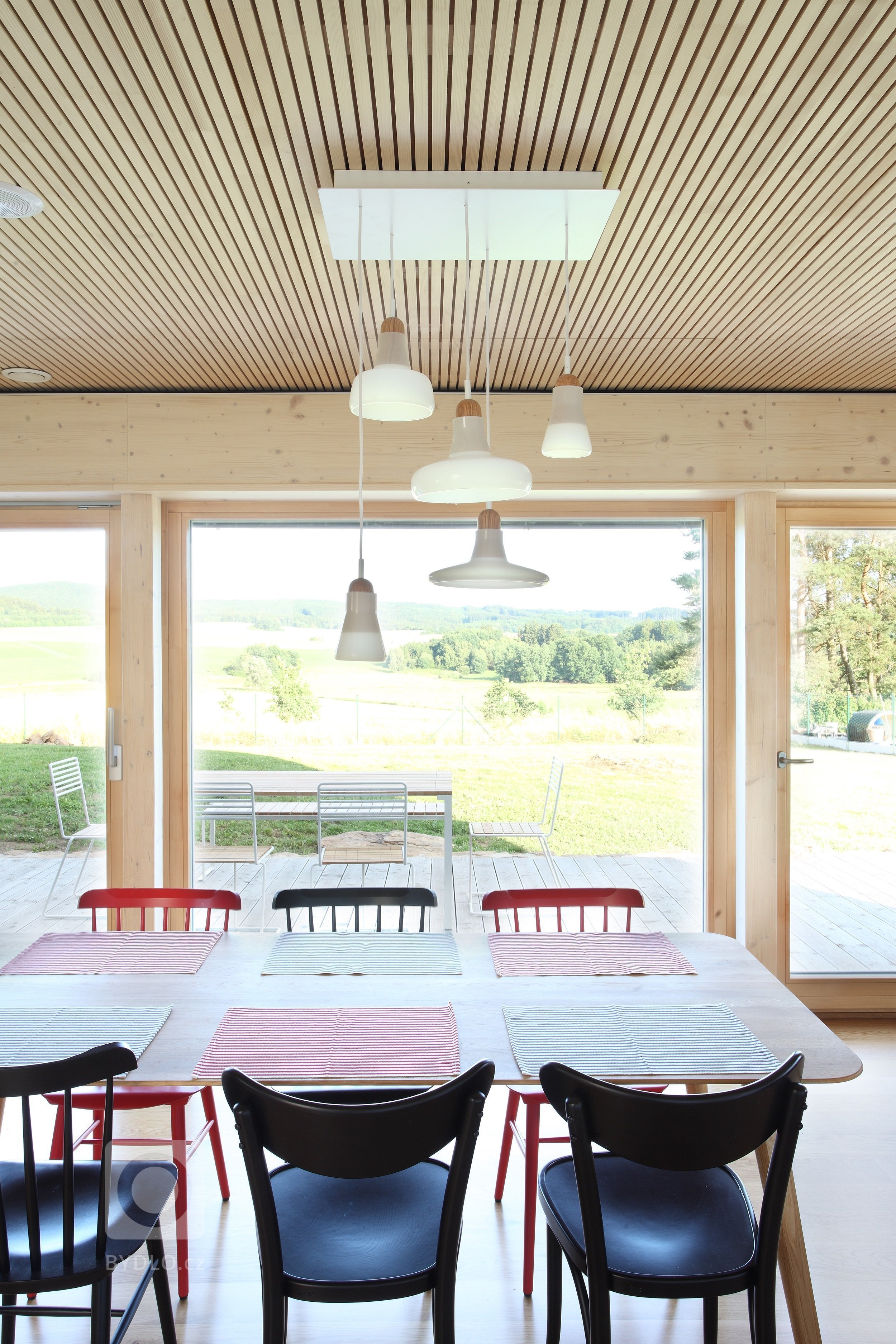 Domesi Concept House 2&nbsp;v&nbsp;Budíkově&nbsp;je postaven v&nbsp;pasivním standardu&nbsp;s použitím stavební&nbsp;technologie masivních dřevěných panelů…