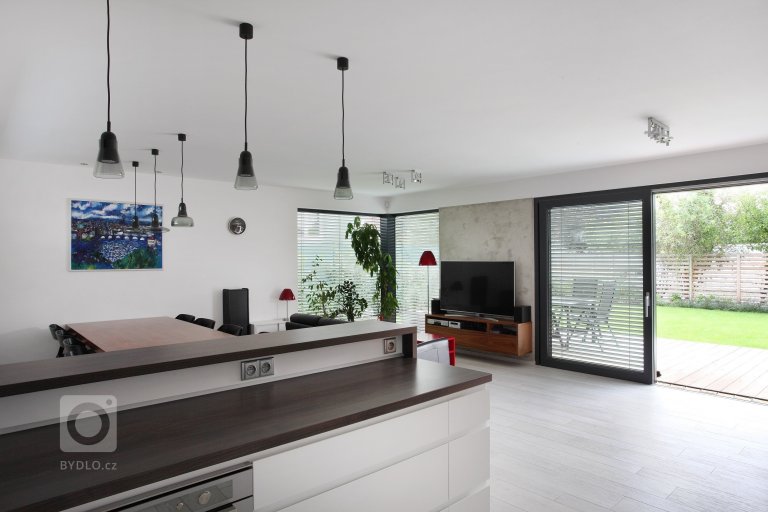 add picture to album